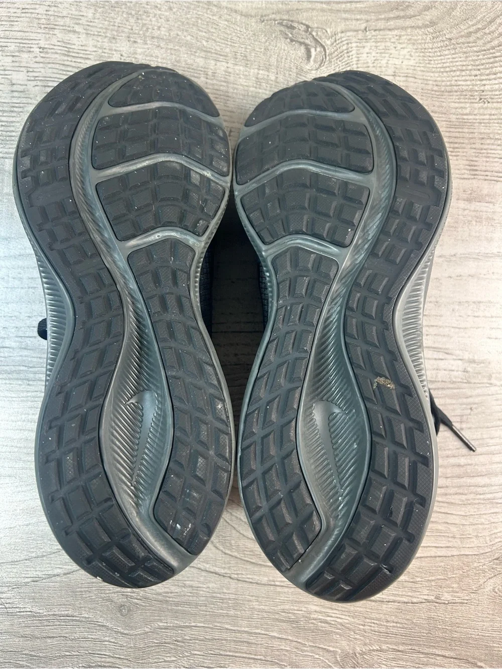Nike Downshifter 12 Triple Black Running Shoes Men’s Athletic Sneakers Size 7.5